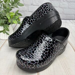 NWOB Dansko Professional Black Stone Patent Leather Clogs Sz EU 37